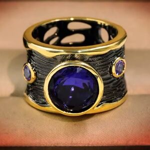 Luxurious Gold and Blue Gemstone Ring